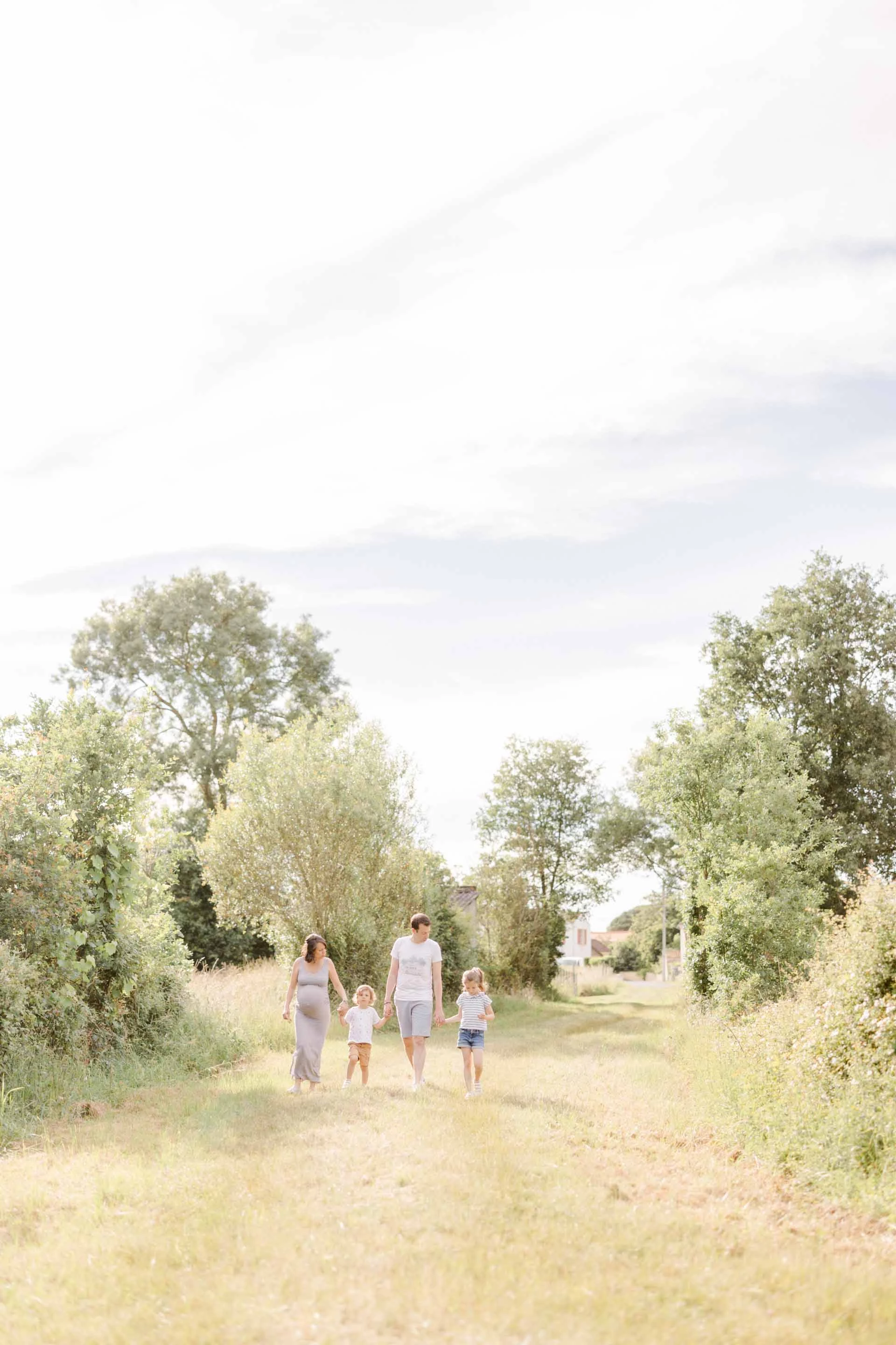 événement robe bonheur prairie geste